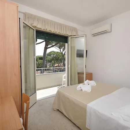 Airone Hotell 3*